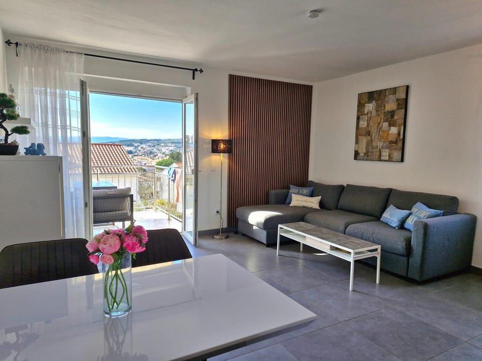 Balcony/Terrace, Living room, Seating area, Dining area