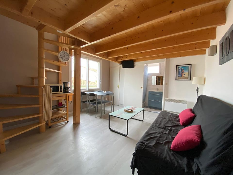 TV and multimedia, Coffee/tea facilities, Living room, Dining area