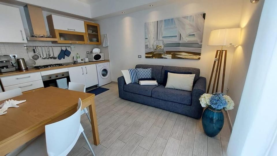 Coffee/tea facilities, Kitchen or kitchenette, Living room, Dining area, minibar, pet friendly