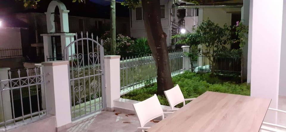 Night, Garden