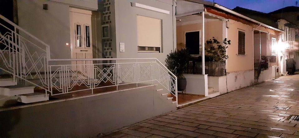 Facade/entrance, Neighbourhood