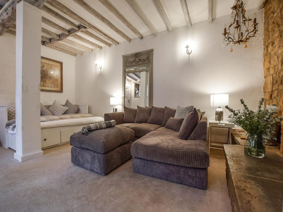 Bed, Living room