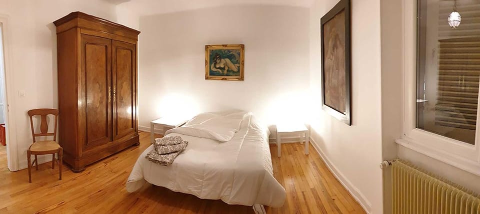 Photo of the whole room, Decorative detail
