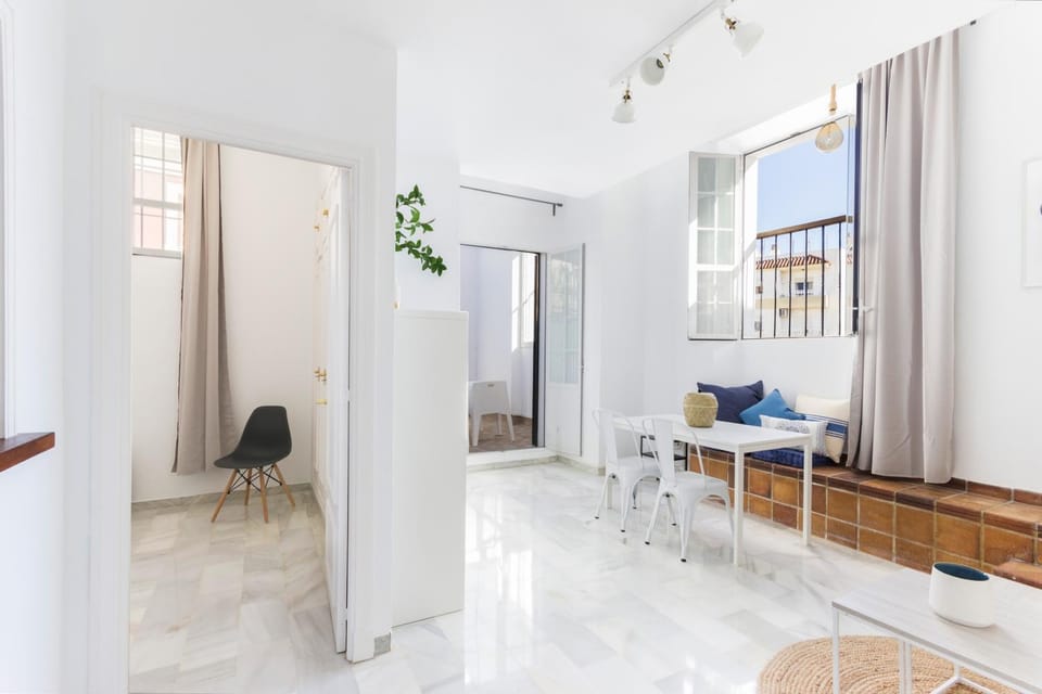TV and multimedia, Coffee/tea facilities, Kitchen or kitchenette, Living room, Dining area, Landmark view