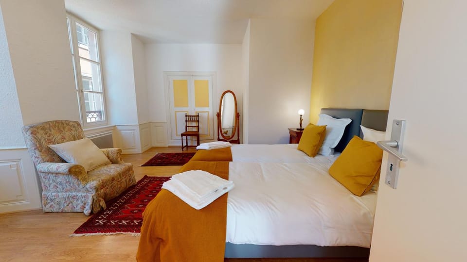 Photo of the whole room, Bedroom