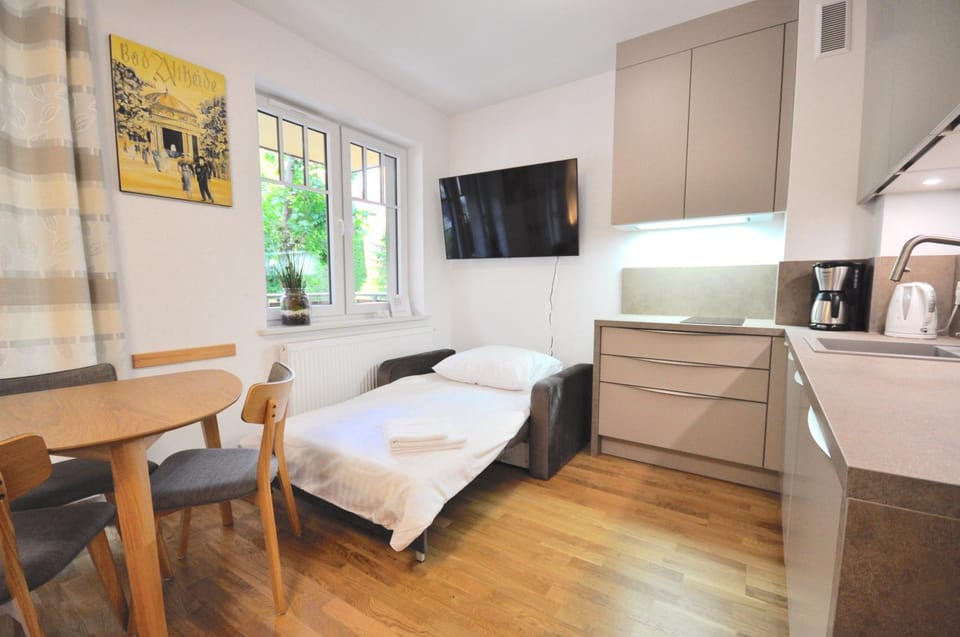 Bed, Living room, Photo of the whole room, Dining area, Bedroom, Pets