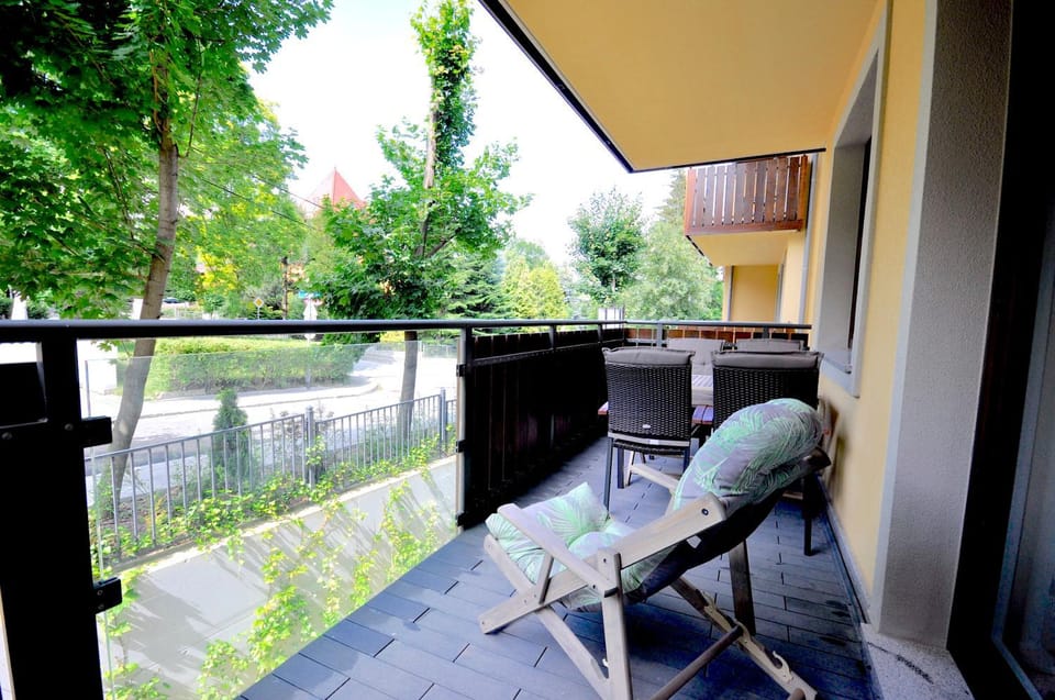 Balcony/Terrace, Quiet street view