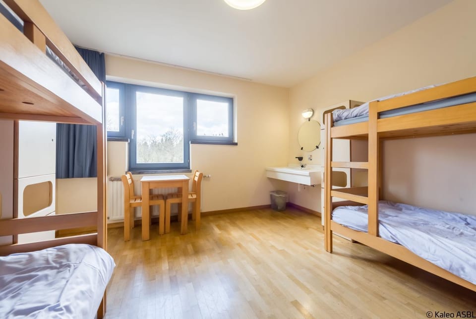 Bedroom, bunk bed, Family