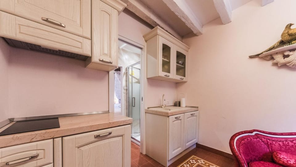 Property building, Kitchen or kitchenette, Living room