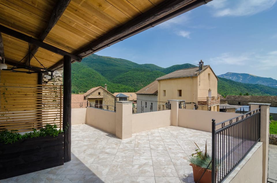 Balcony/Terrace, Mountain view