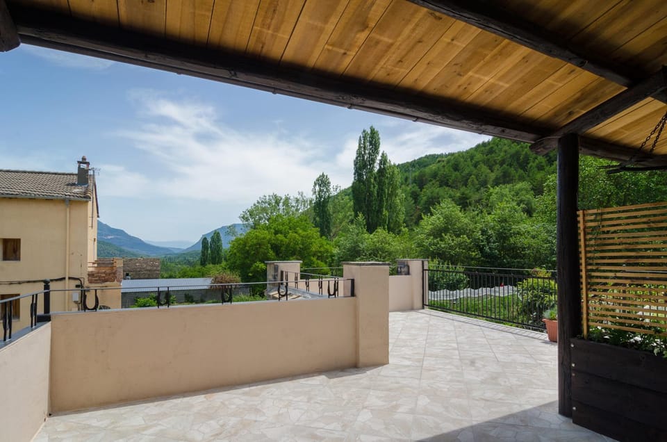 Balcony/Terrace, Mountain view