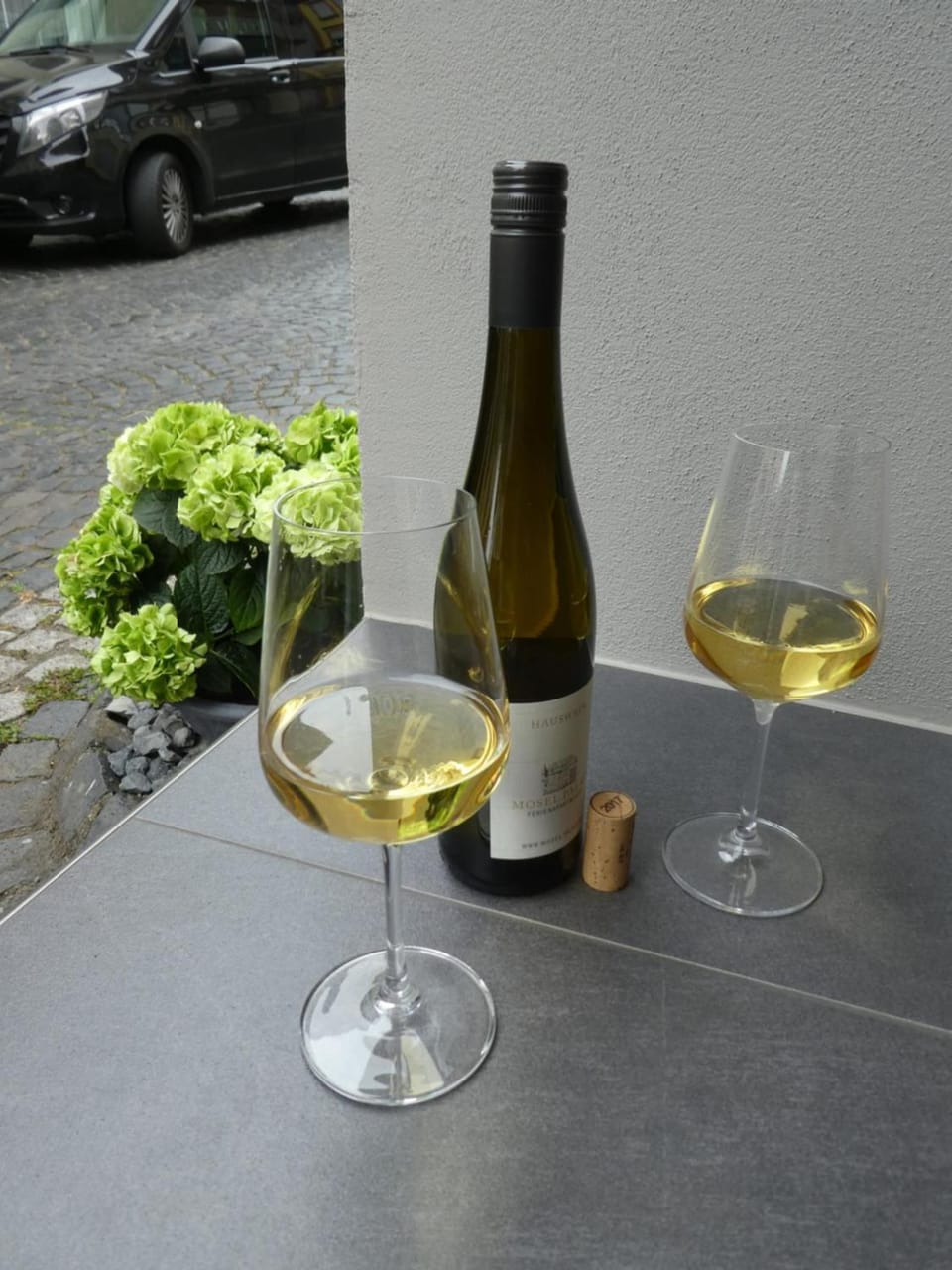 Facade/entrance, Balcony/Terrace