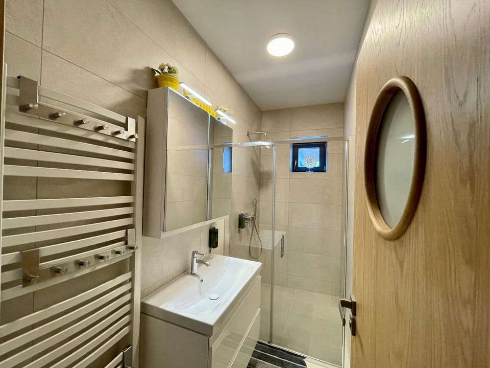 Bathroom, heating, towels