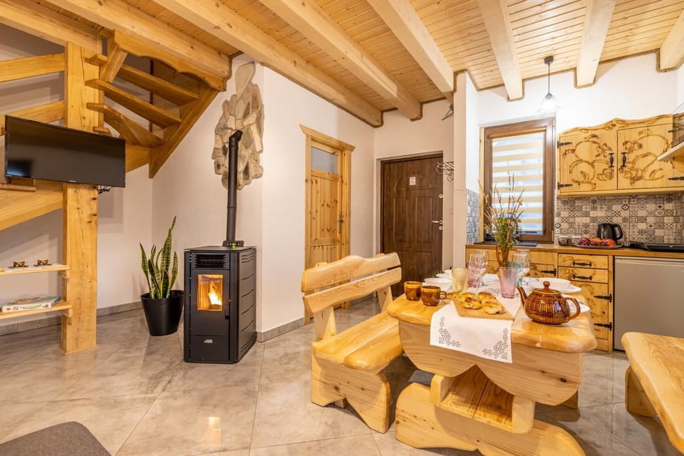 Food and drinks, Dining area, Food