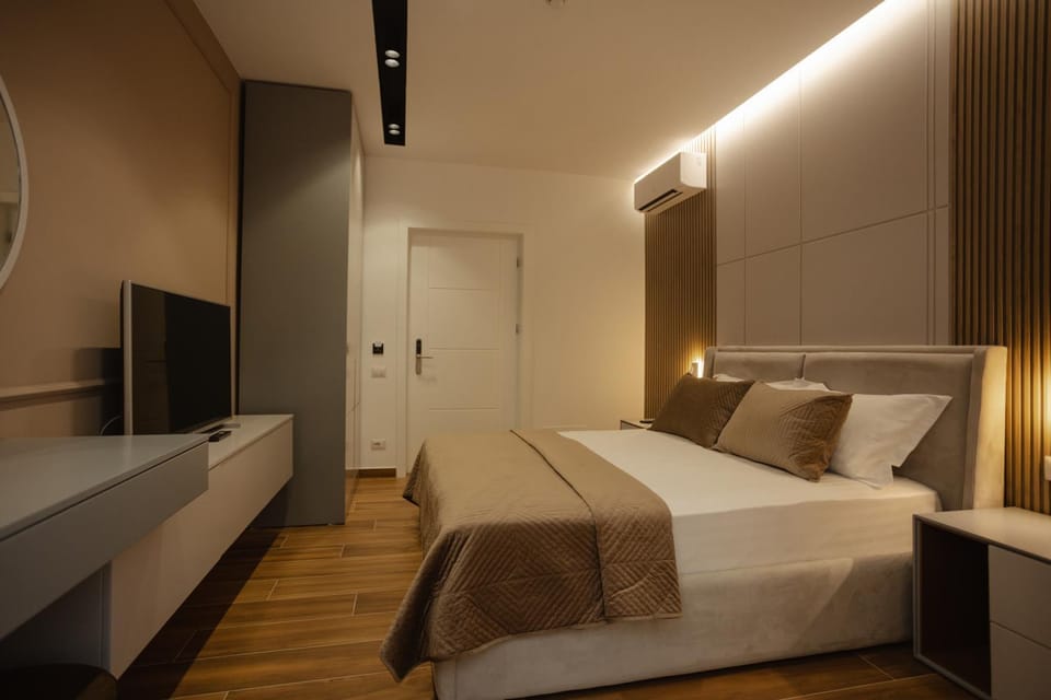 Photo of the whole room, Bedroom