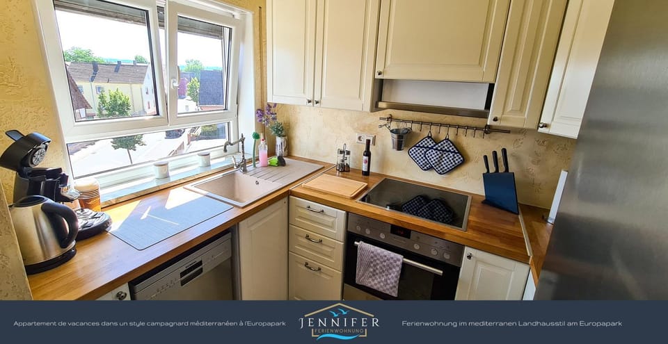 Coffee/tea facilities, Kitchen or kitchenette