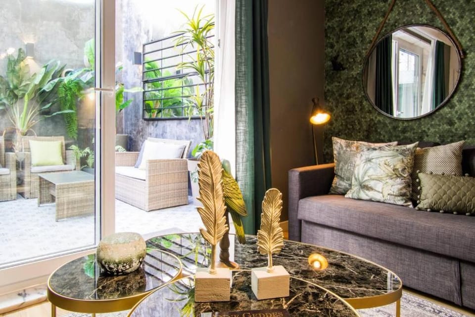 Patio, Living room