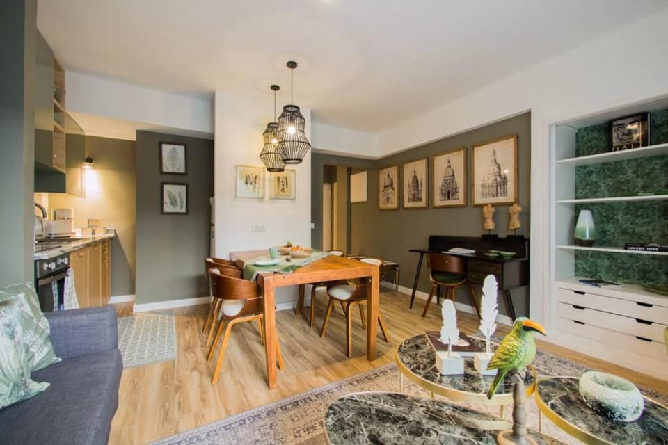 Living room, Seating area, Dining area