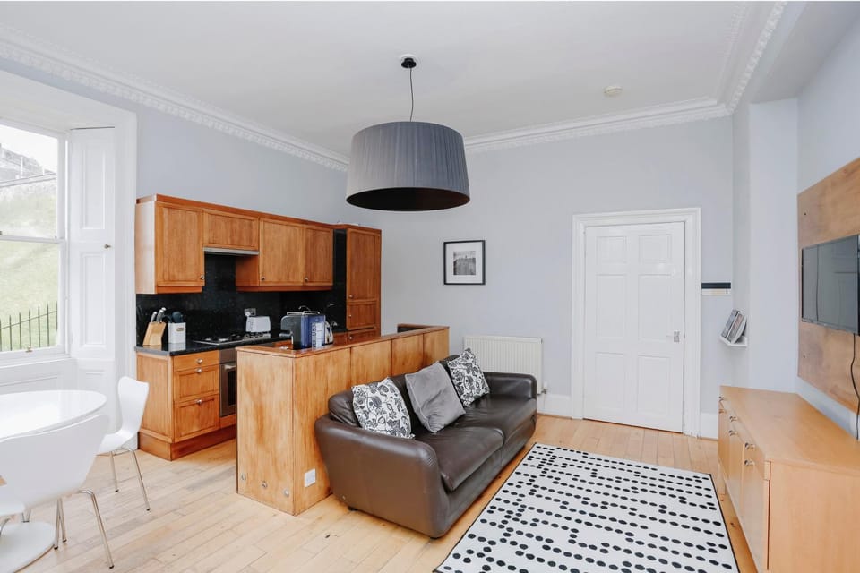 Communal lounge/ TV room, TV and multimedia, Living room, Seating area, Dining area