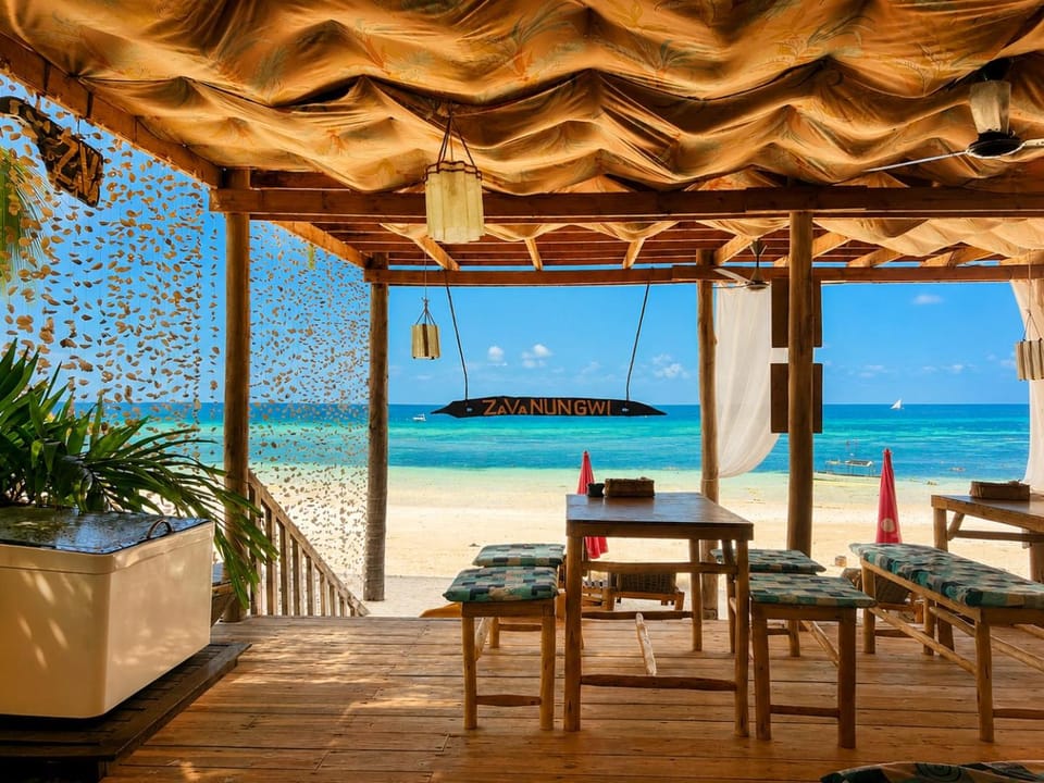 Restaurant/places to eat, Day, Natural landscape, Dining area, Beach, Sea view, Breakfast