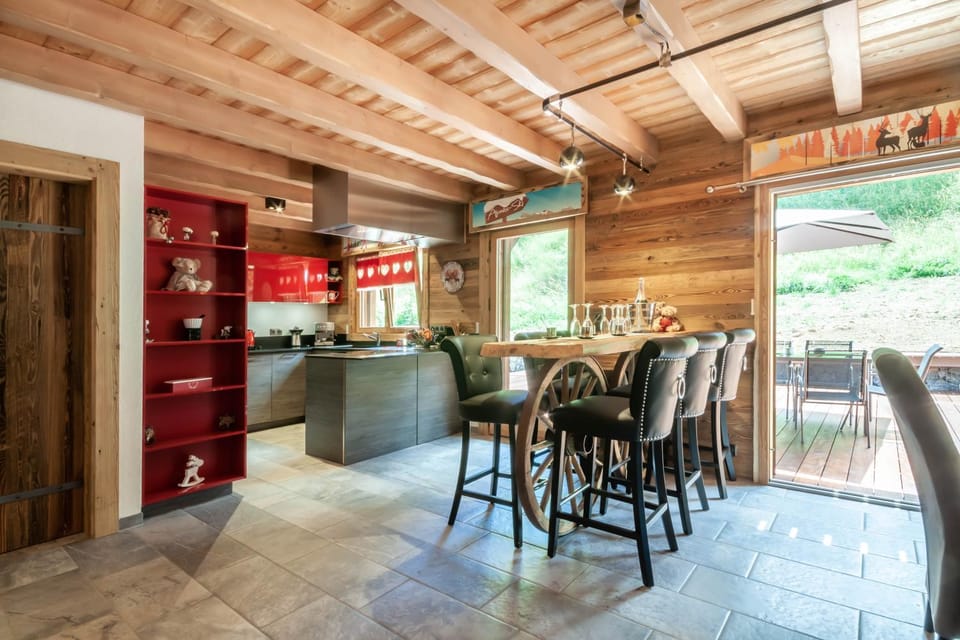 Kitchen or kitchenette, Lounge or bar