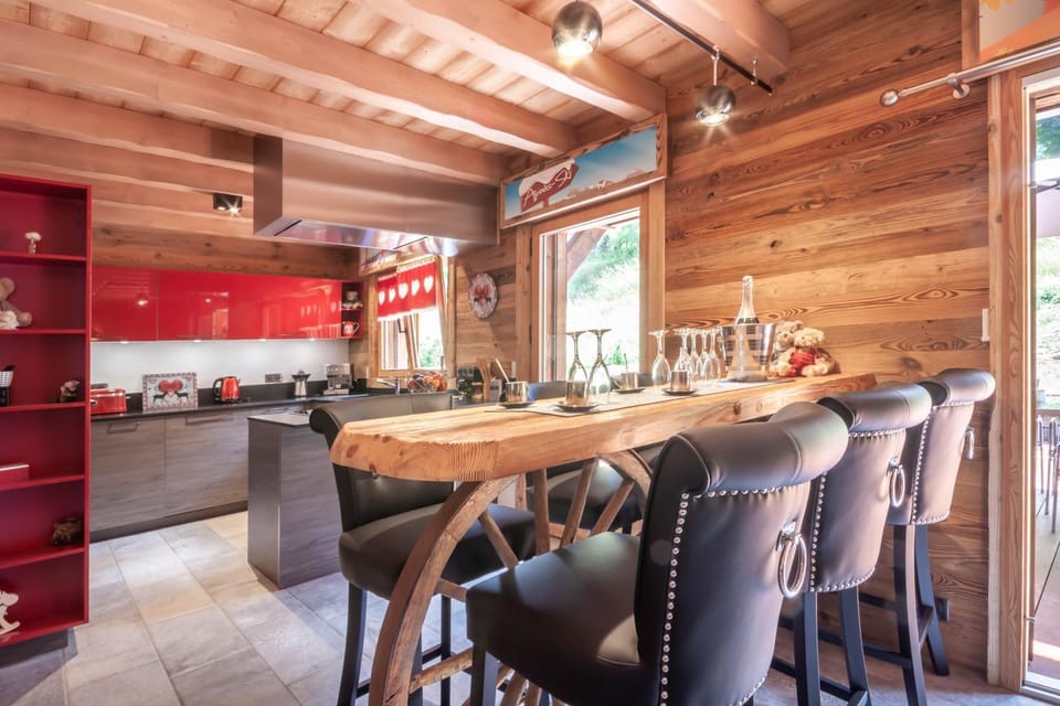 Kitchen or kitchenette, Lounge or bar