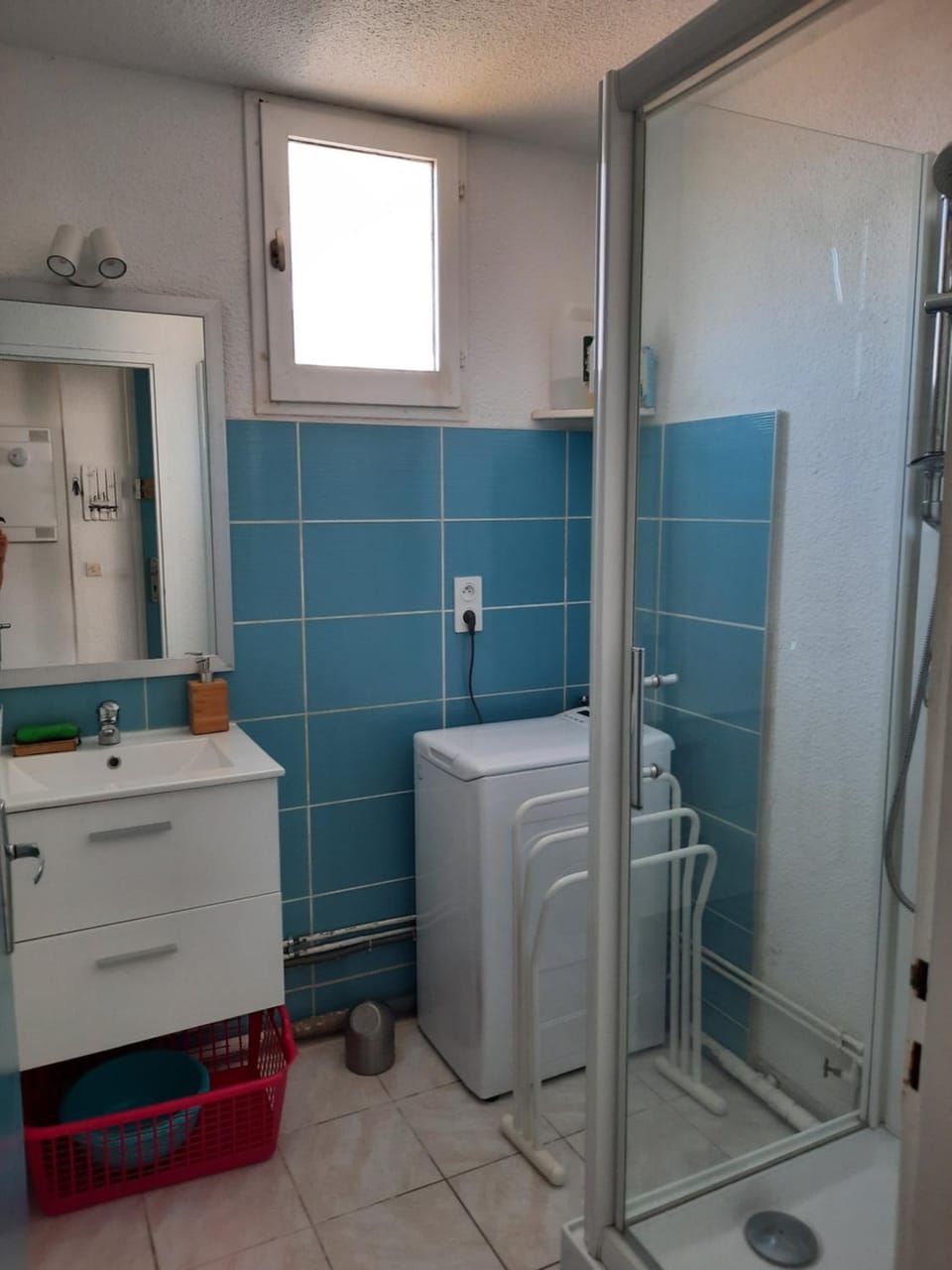 Shower, Toilet, Bathroom, washing machine