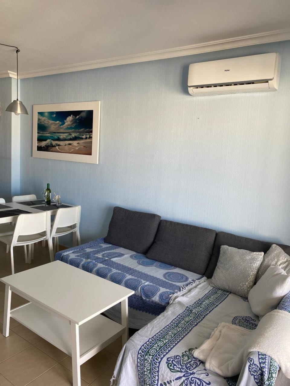 Bed, Living room, Seating area, Bedroom, air conditioner