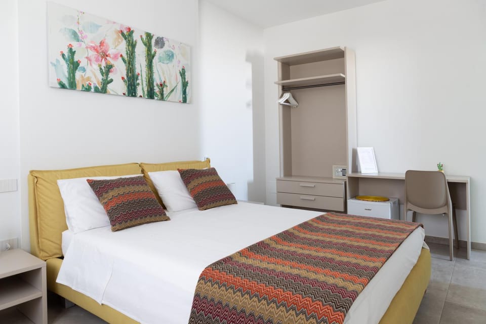 Bed, Photo of the whole room, Bedroom, hair dresser