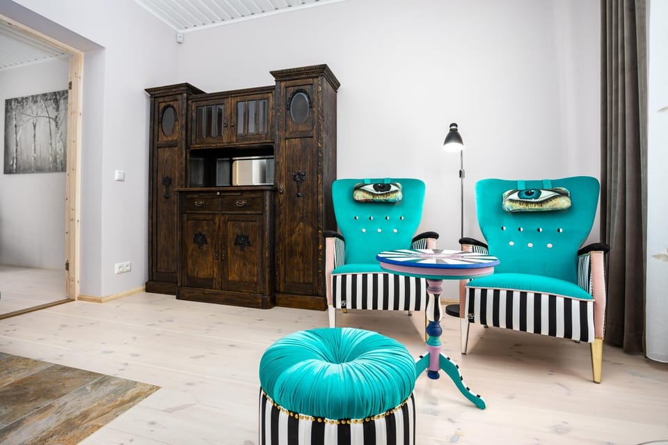 Living room, Seating area