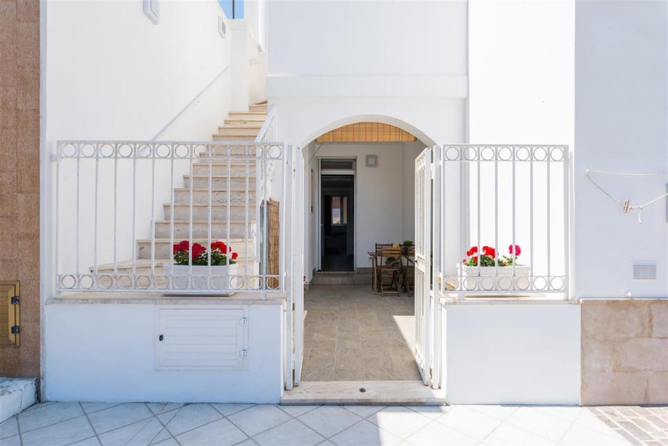 Patio, Facade/entrance