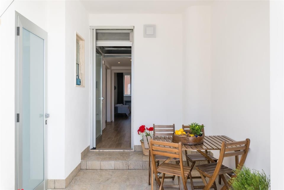 Patio, Facade/entrance, Dining area