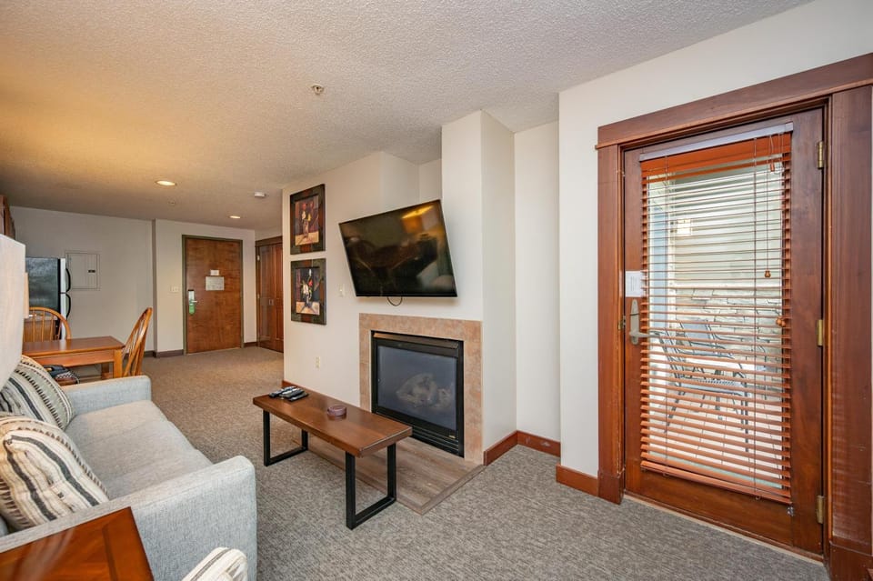 A115 One Bedroom Lake View Apartment in Deep Creek Lake
