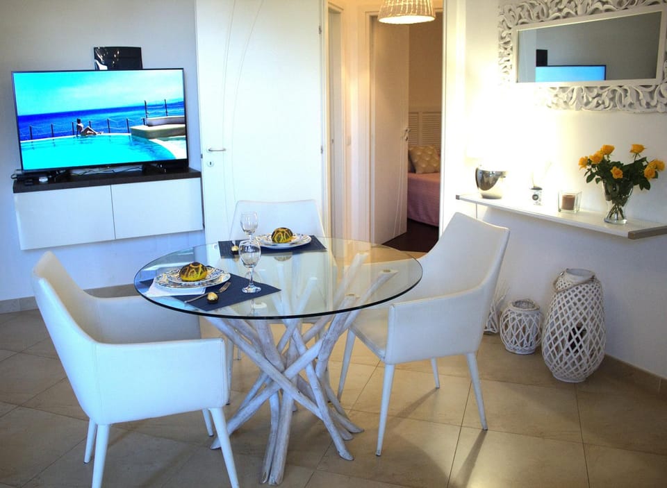 Dining area, Area and facilities, Area and facilities, air conditioner, air conditioner