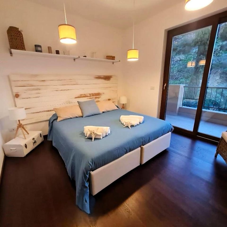 Bed, Decorative detail, Decorative detail, Bedroom, locker, locker
