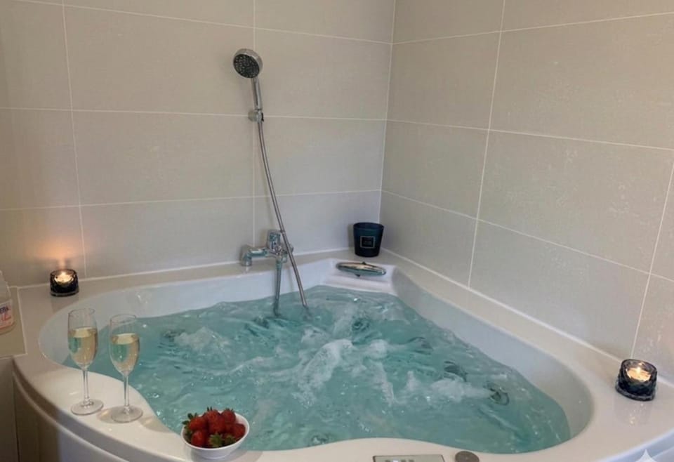 Hot Tub, Bathroom, Bath