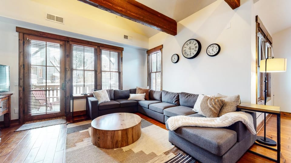 Snowcreek The Lodges #1130 condo House in Mammoth Lakes