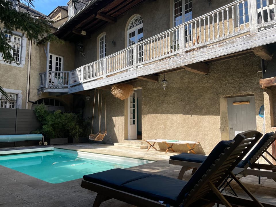 Property building, Balcony/Terrace, Pool view, Swimming pool, sunbed