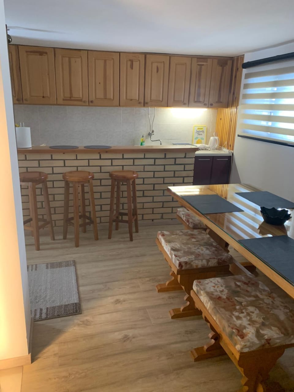 Kitchen or kitchenette, Seating area