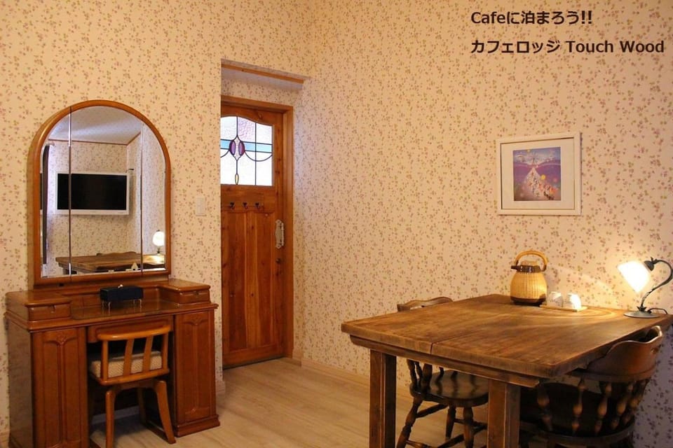 カフェロッジ Touch Wood Bed and Breakfast in Hokkaido Prefecture