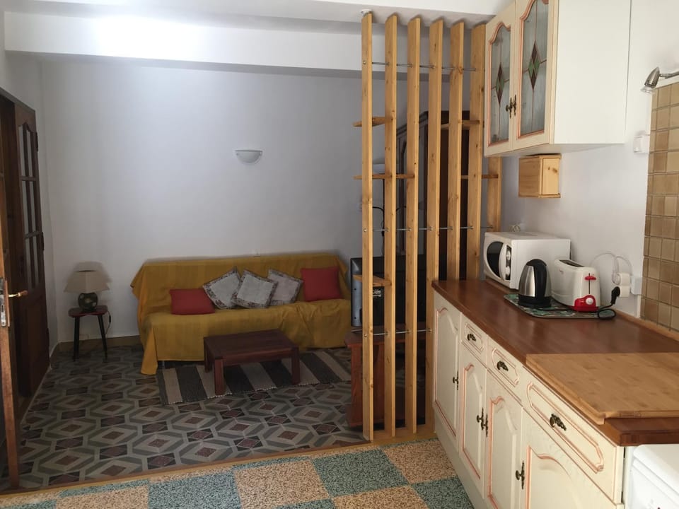 Plein Sud : jolie maison dans village pittoresque de l'Hérault. House in Occitanie