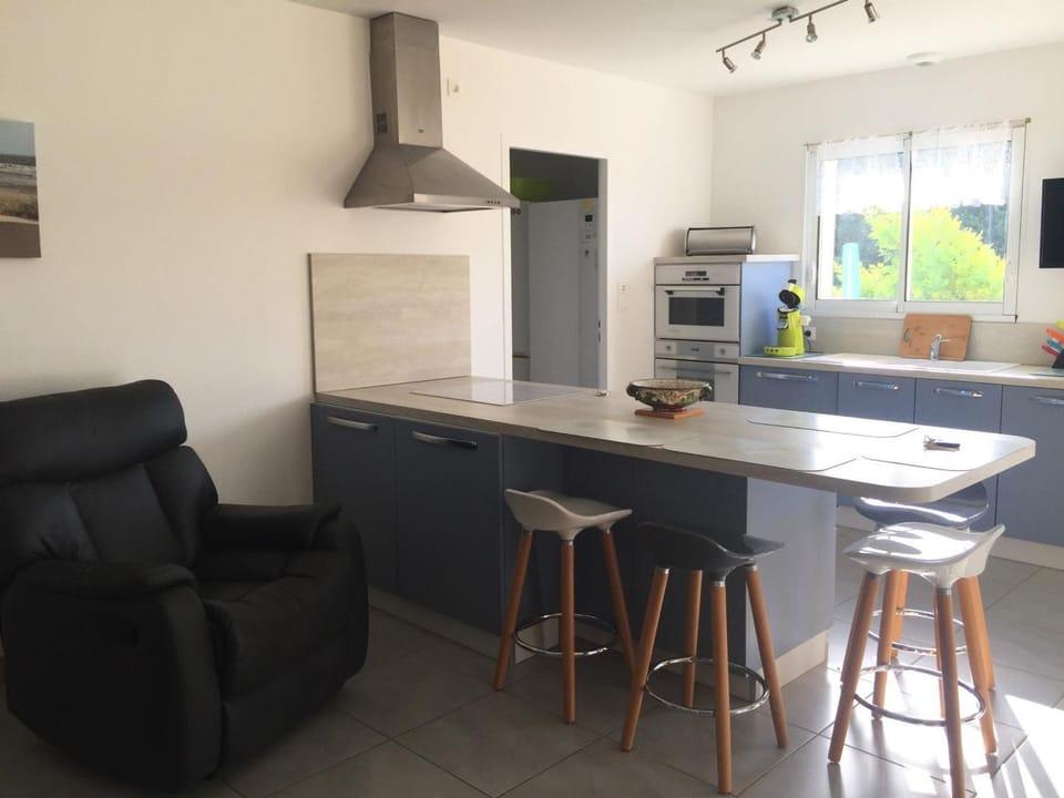 Maison à Longeville-sur-Mer : Plage, Surf et Détente - FR-1-336-109 House in Pays de la Loire