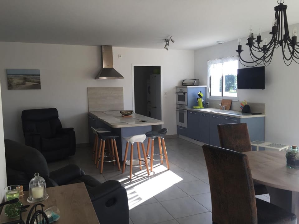 Maison à Longeville-sur-Mer : Plage, Surf et Détente - FR-1-336-109 House in Pays de la Loire