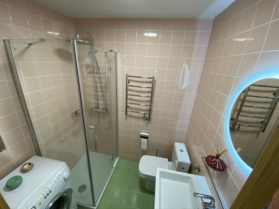 Shower, Toilet, Bathroom