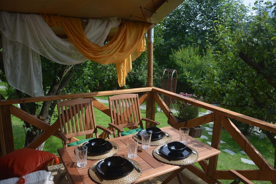 Garden, Garden, Balcony/Terrace, Balcony/Terrace, Seating area, Garden view, Mountain view