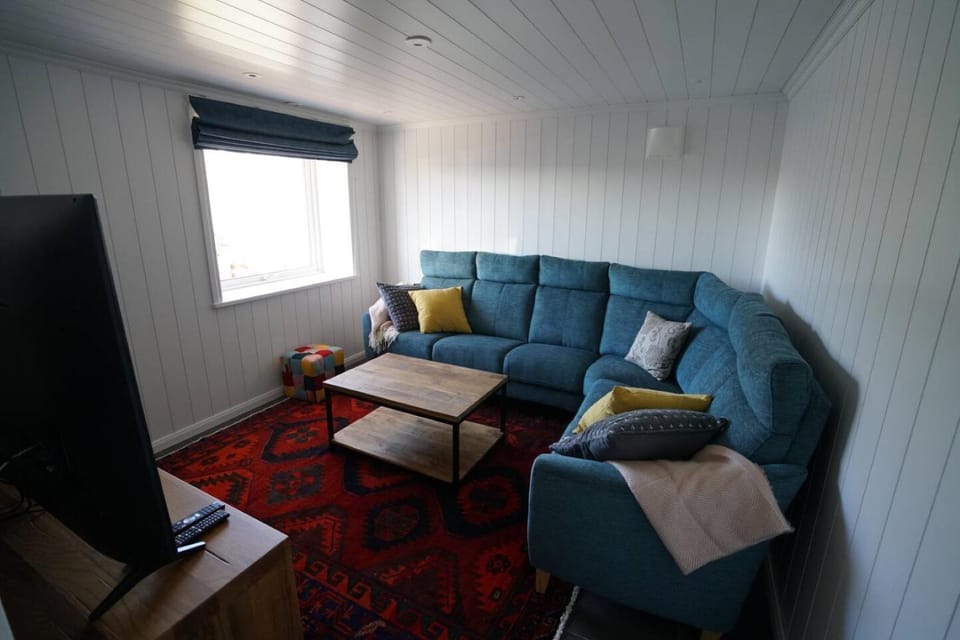 TV and multimedia, Seating area