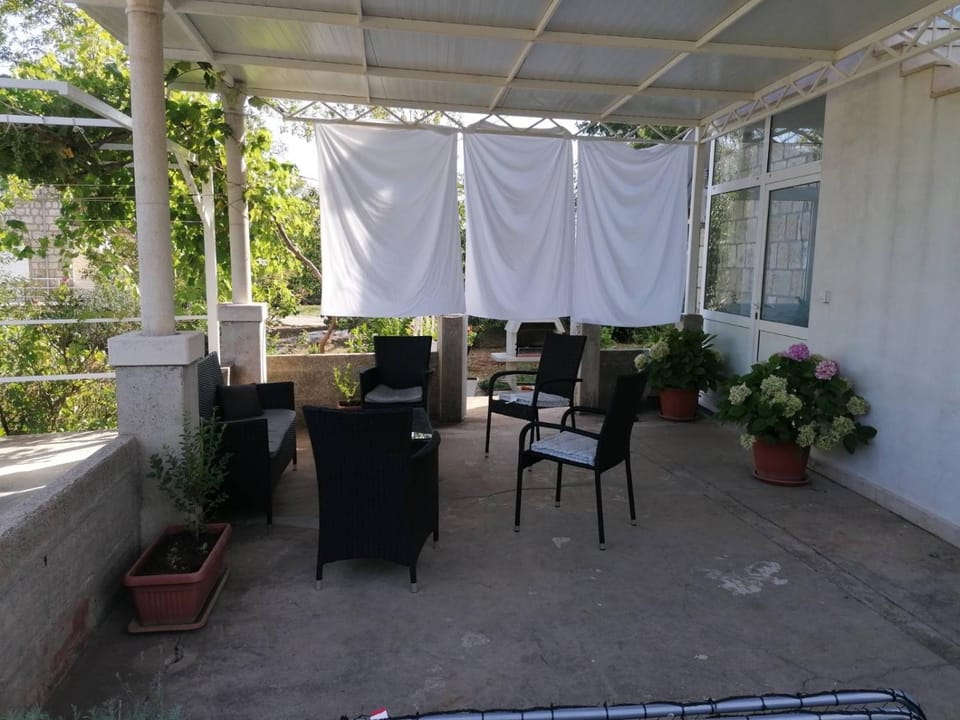 Location, children, Family