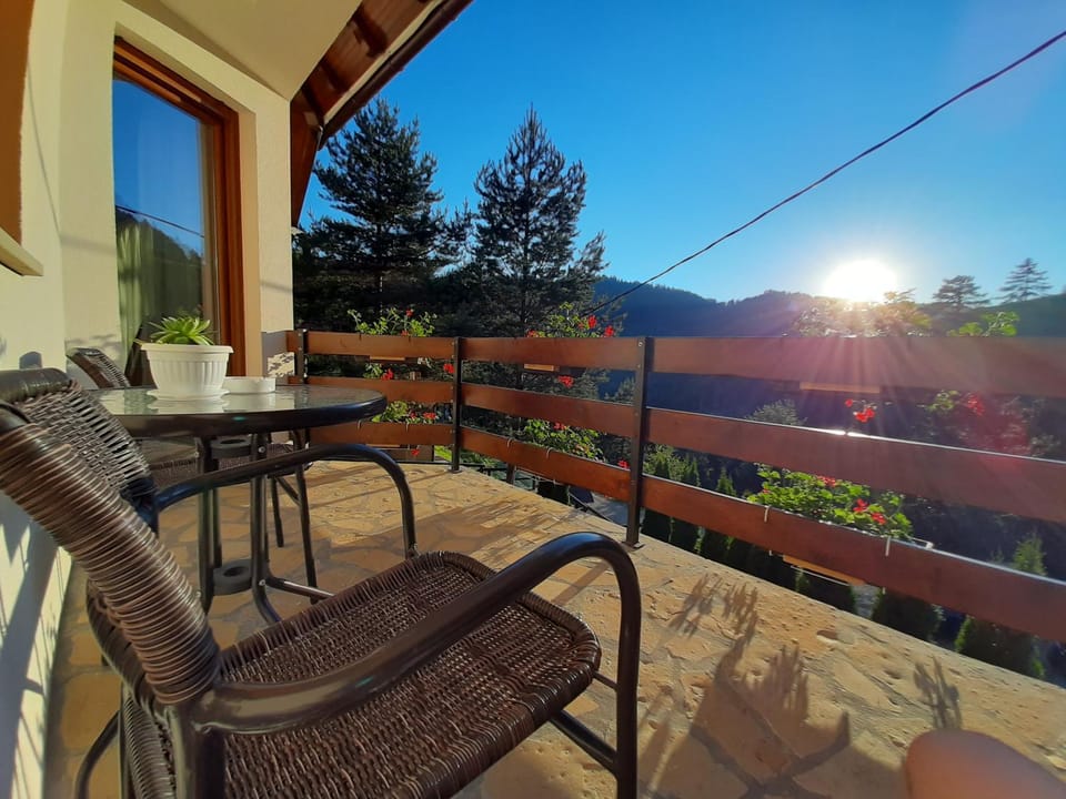 Balcony/Terrace, Mountain view, Sunset