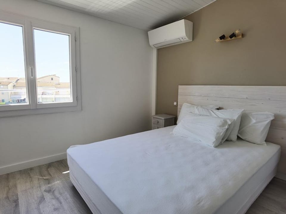 Appartement Climatisé 2 Pièces avec Terrasse et Parking - Classé 2 Étoiles - FR-1-326-690 Apartment in Marseillan