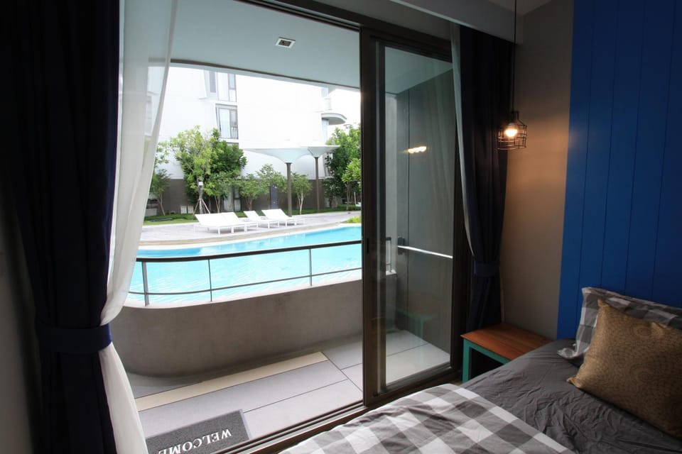 Bedroom, Pool view